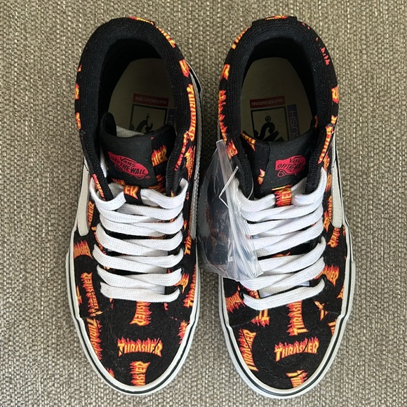 Vans x Thrasher Sk8-Hi Sneakers - Picture 6 of 8